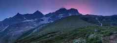 色彩斑斓的日落意大利阿尔卑斯山脉旅行