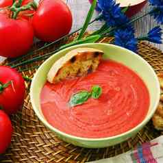 传统的西红柿汤生物成分