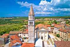 伊斯特里亚小镇维斯扬绿色Istrian山空中视图