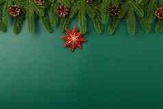 快乐一年圣诞节一天概念前视图平躺冷杉树