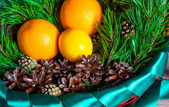 圣诞节一年<strong>水果</strong>篮子前视<strong>图</strong>橙子柠檬