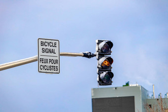 <strong>自行车</strong>信号双语标志转黄色的
