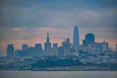 多雾的日出三旧金山