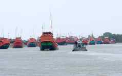 商业航海海船只拖网渔船船船帆船红色的黑色的颜色代码强度沿海安全锚定受保护的航海英里区区域米德纳波尔印度