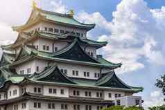 著名的日本城堡绿色屋顶日本名古屋城堡日本城堡名古屋夏天一天