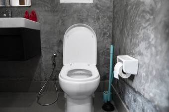 白色挂<strong>厕所</strong>。。。座位白色<strong>厕所</strong>。。。首页浴室灰色瓷砖混凝土风格<strong>厕所</strong>。。。纸墙浴室奢侈品室内