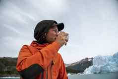 喝威士忌冰川冰专家莫雷诺冰川Calafate阿根廷