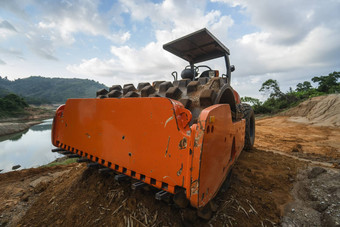 土壤压实机振动垫脚鼓重责任机械工作高速公路建设网站车辆土壤压实路建设设备铺平道路压实路