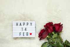 花束栗色玫瑰牛奶白色皮毛地毯lightbox登记快乐2月意味着情人节一天平躺前视图2月庆祝活动概念水平