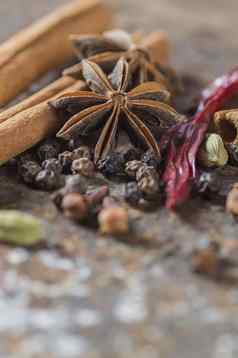 香料草本植物食物厨房成分肉桂棒茴香星星黑色的花椒辣椒小豆蔻丁香变形背景