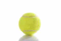 网球球孤立的纯白色背景反射
