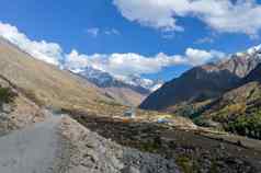 美丽的更大的喜马拉雅山脉谷雪行飙升的高度陡峭的一边锯齿状的山峰高山冰川河峡谷侵蚀山体滑坡地形地质环境植物区系动物气候