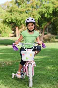 女孩自行车夏天