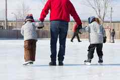 家庭有趣的滑冰溜冰场
