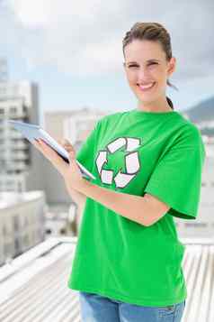 环境积极分子穿回收T恤平板电脑