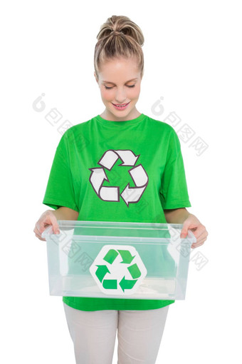 微笑环境积极分子持有回收盒子