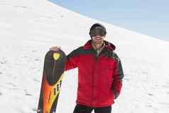 微笑男人。滑雪董事会站雪