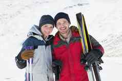 肖像微笑夫妇滑雪董事会雪