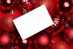 白色页面红色的圣诞节装饰物