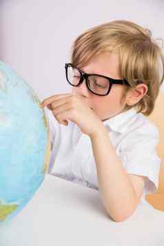 学生学习地理位置全球