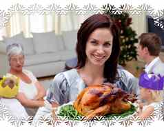 女人显示圣诞节火鸡家庭晚餐