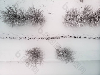 空中照片雪路径的足迹左雪冬天布加勒斯特罗马尼亚