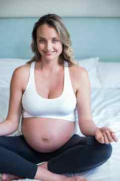 怀孕了女人瑜伽