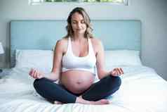 怀孕了女人瑜伽