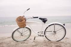自行车停海滩