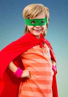 肖像微笑超级孩子红色的角绿色面具