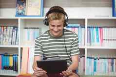 快乐小学生听音乐数字平板电脑图书馆