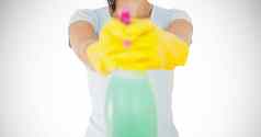 女更清洁的黄色的手套持有瓶
