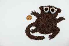 咖啡豆子杯形成猴子饼干