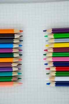 彩色的铅笔书