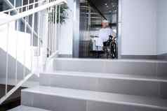 禁用高级病人轮椅电梯
