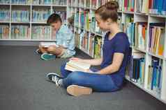 学校孩子们阅读书图书馆学校