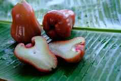 玫瑰苹果成熟的新鲜的异国情调的水果减少