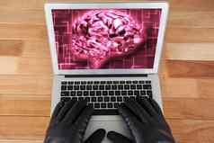 黑客穿手套移动PC粉红色的大脑桌面背景