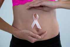中期部分女人乳房癌症意识丝带腹部