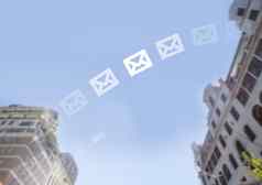 电子邮件图标衰落城市天空建筑