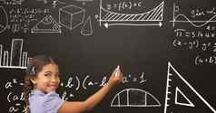 女孩写作粉笔黑板上数学方程