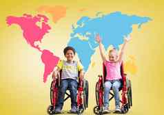 禁用男孩女孩轮椅前面色彩斑斓的世界地图