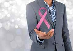 开放手粉红色的丝带乳房癌症意识