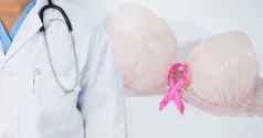 乳房癌症医生粉红色的意识丝带好