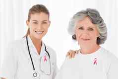 医生女人病人乳房癌症意识丝带