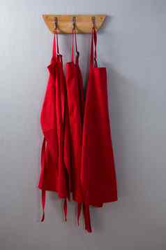 红色的围裙挂钩