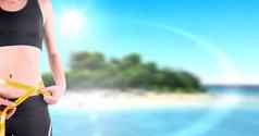 女人测量重量测量磁带腰热带天堂夏天海滩
