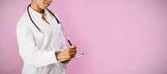 写作护士穿乳房癌症意识粉红色的丝带