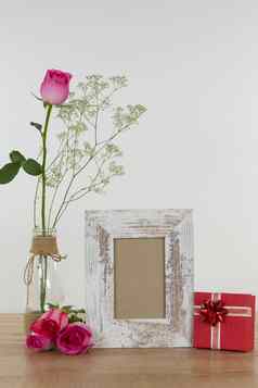 玫瑰花空照片框架礼物盒子