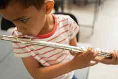 小学生玩长笛教室